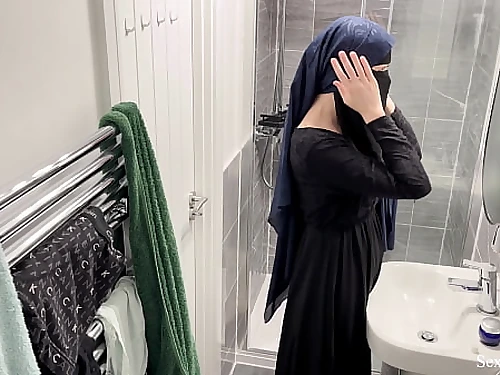 OMG! I didn't know arab chicks do that. I caught a Muslim arab gal in hijab tugging in the shower.