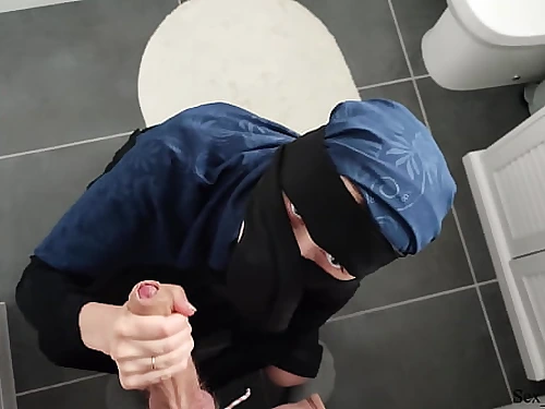 Arab palace maid prays to screw her in the backside