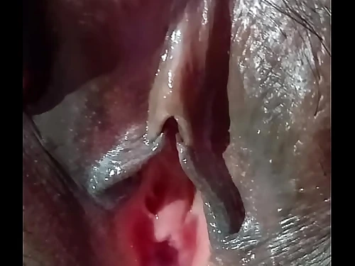 My newly wedded wifey shows her vergin labia on Suhagraat