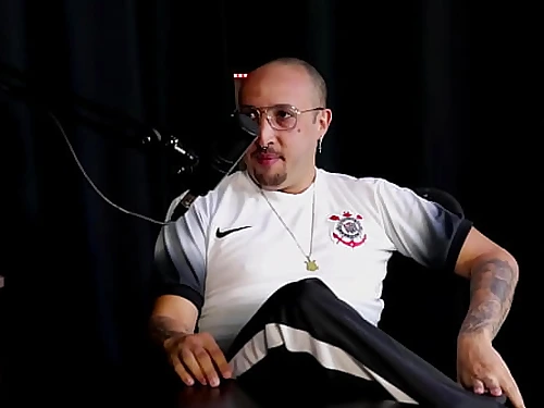 Como surgiu a ideia do nome, era caminhoneiro e garoto de programa, e sobre o policial federal... - Thiago Barão (SHEER/RED)