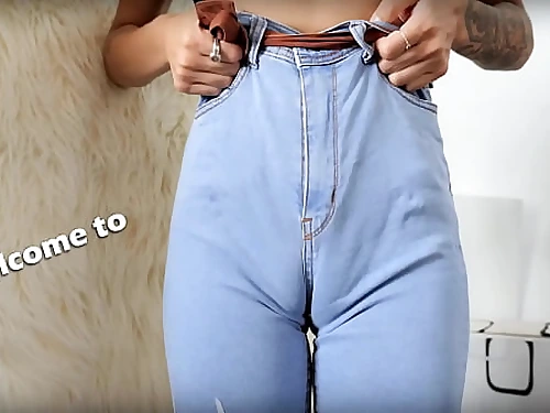 What an Amazing Ax Cameltoe in Tight Denim and Perfect Ass! Longue Tongue! Superb Stunner