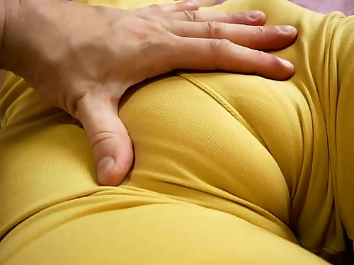 Unbelievable Ass! Lil' Mid-body Huge Cameltoe Flawless Babe!