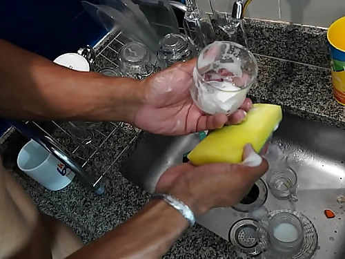 Falou pra Esposa, que estava ajudando a Enteada no almoço – AmoPornoBR