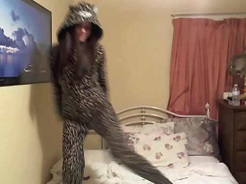 Cute teen screws her poon